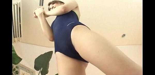  Horny Japanese gymnast showing